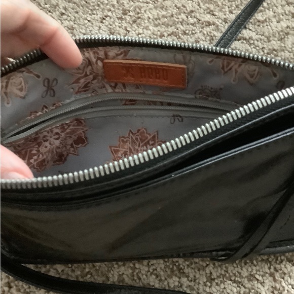 HOBO Darcy Convertible Crossbody in Polished black - Picture 5 of 7
